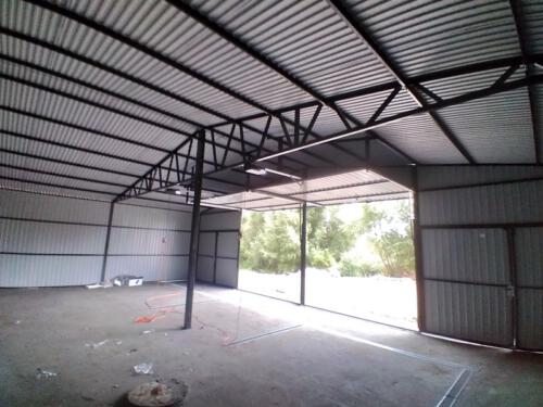 Garaż 12m x 7m czterostanowiskowy. Wjazd 2.8m