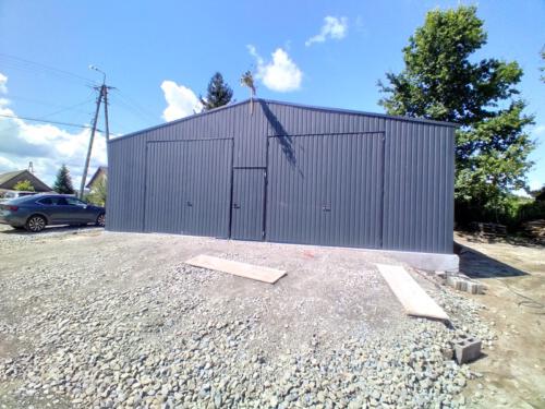 Garaż 12m x 7m czterostanowiskowy. Wjazd 2.8m